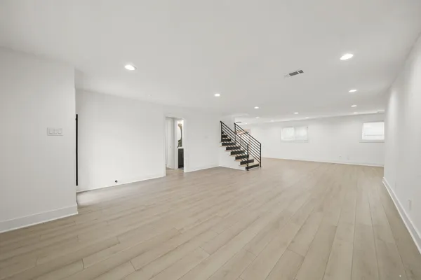 $3,800 | 6010 Rutherglenn Drive, Houston, TX 77096