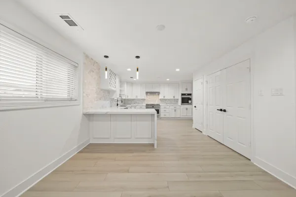 $3,800 | 6010 Rutherglenn Drive, Houston, TX 77096