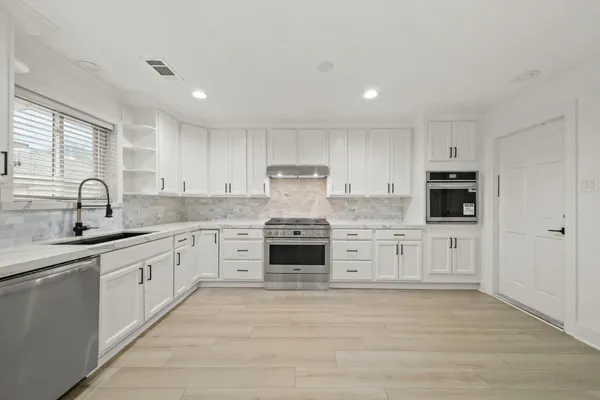 $3,800 | 6010 Rutherglenn Drive, Houston, TX 77096
