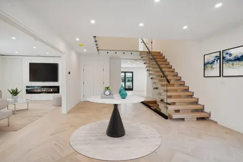 $3,288,000 | 1 Bentley Road, Great Neck, NY 11023