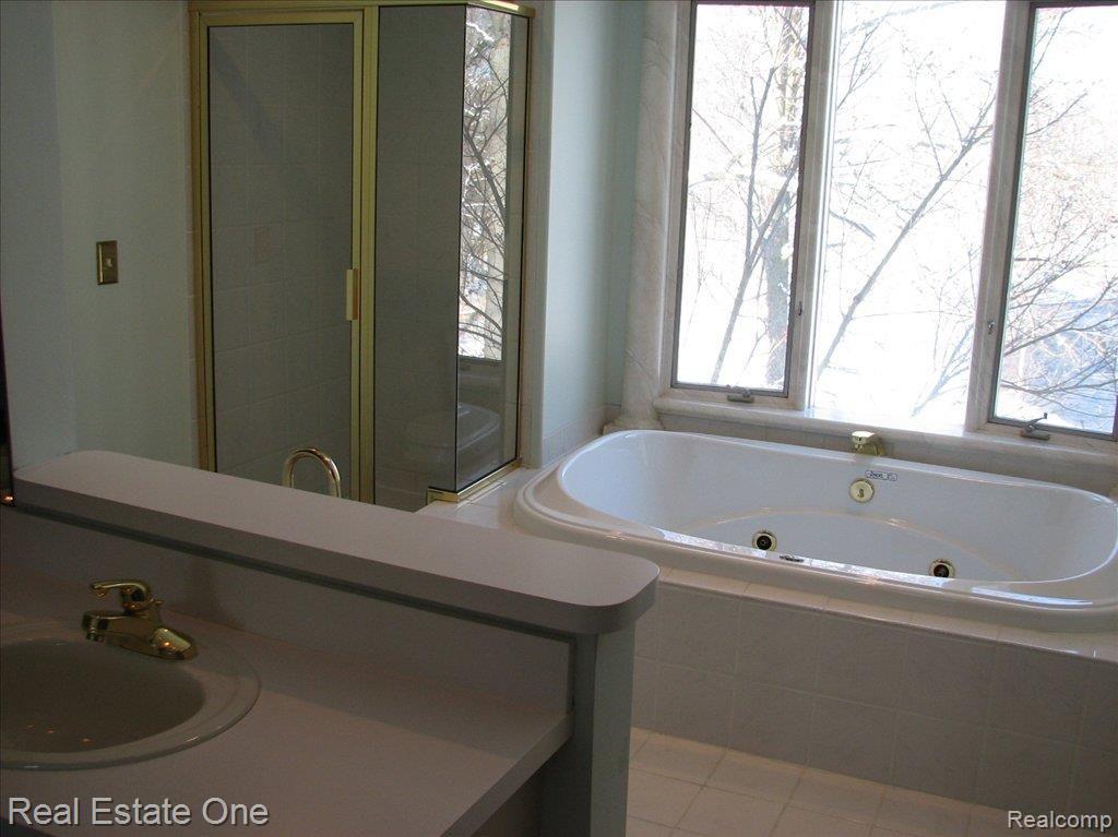 3180 Quail Ridge Circle Rochester, MI 48309 - Photo 11 of 13 11 Master Bath