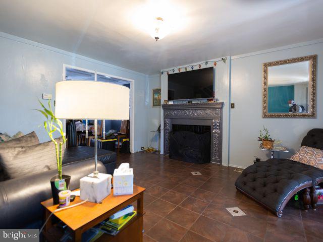6617 Lotus Road Philadelphia, PA 19151 - Photo 3 of 23 Gallery Image 3