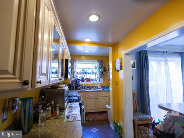 6617 Lotus Road Philadelphia, PA 19151 - Photo 7 of 23 Gallery Image 7