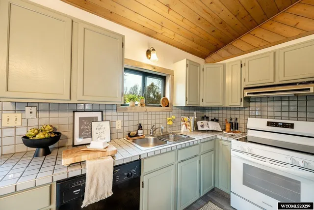 $499,900 | 721 Bridge Street, Dayton, WY 82836