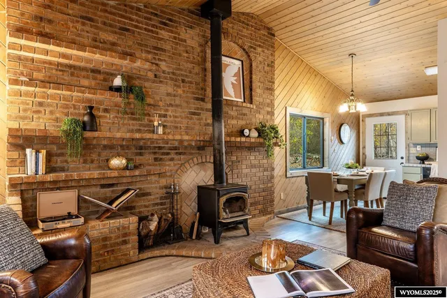 $499,900 | 721 Bridge Street, Dayton, WY 82836