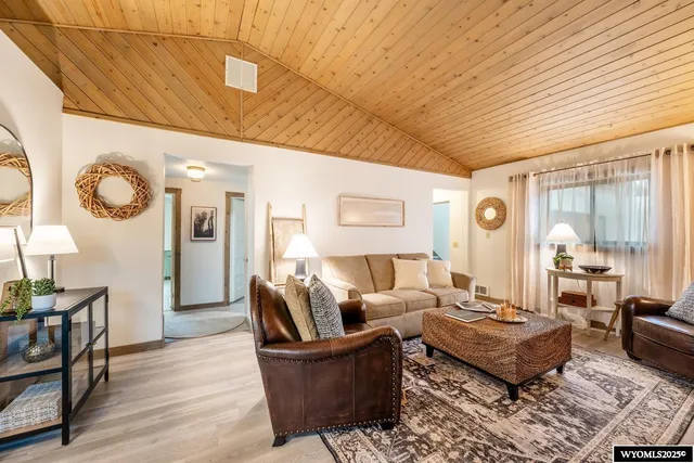 $499,900 | 721 Bridge Street, Dayton, WY 82836