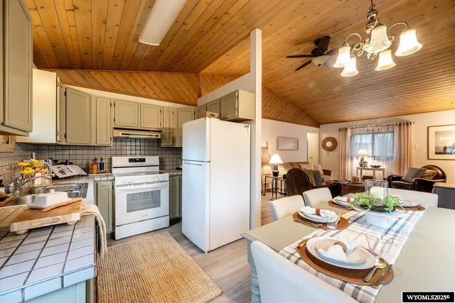 $499,900 | 721 Bridge Street, Dayton, WY 82836