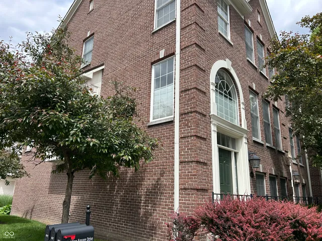 $2,300 | 8645 Meridian Square Drive, Indianapolis, IN 46240