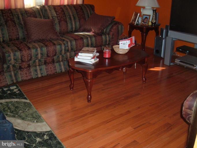 12200 Deka Road Clinton, MD 20735 - Photo 6 of 7 Living Room
