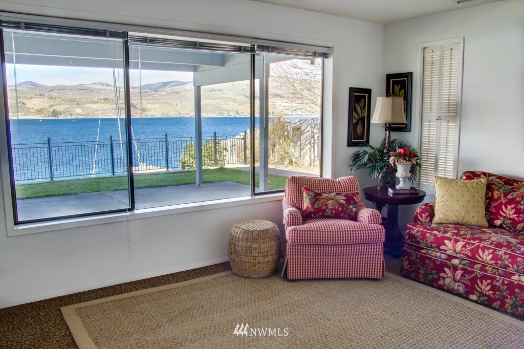 1020 South Lakeshore Road Chelan, WA 98816 - Photo 11 of 18 Gallery Image 11