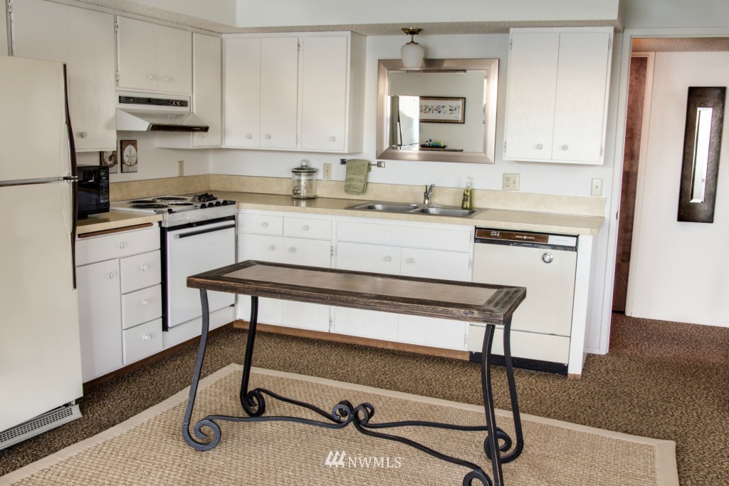 1020 South Lakeshore Road Chelan, WA 98816 - Photo 12 of 18 Gallery Image 12