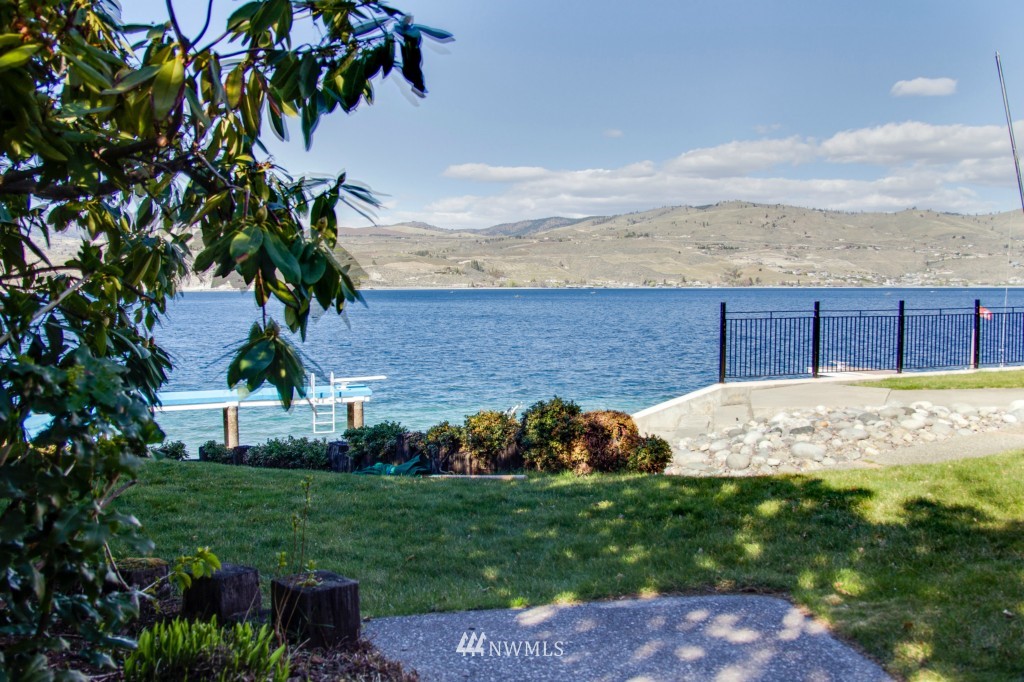 1020 South Lakeshore Road Chelan, WA 98816 - Photo 15 of 18 Gallery Image 15