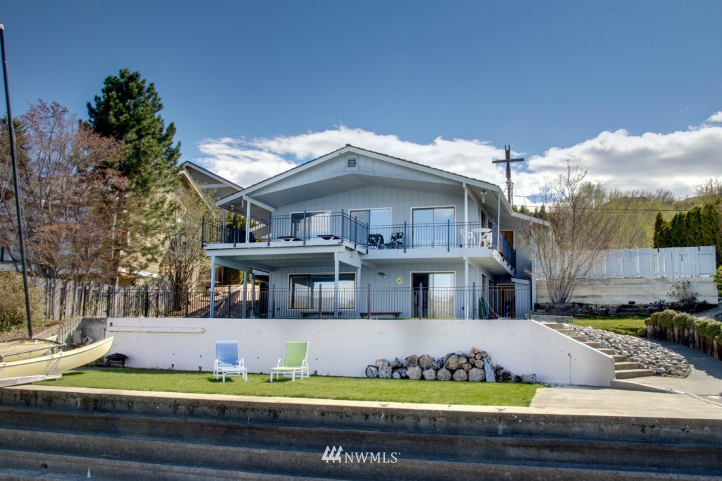 1020 South Lakeshore Road Chelan, WA 98816 - Photo 17 of 18 Gallery Image 17