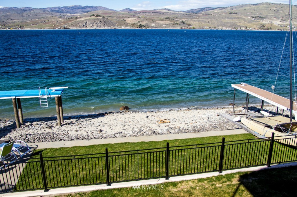1020 South Lakeshore Road Chelan, WA 98816 - Photo 9 of 18 Gallery Image 9