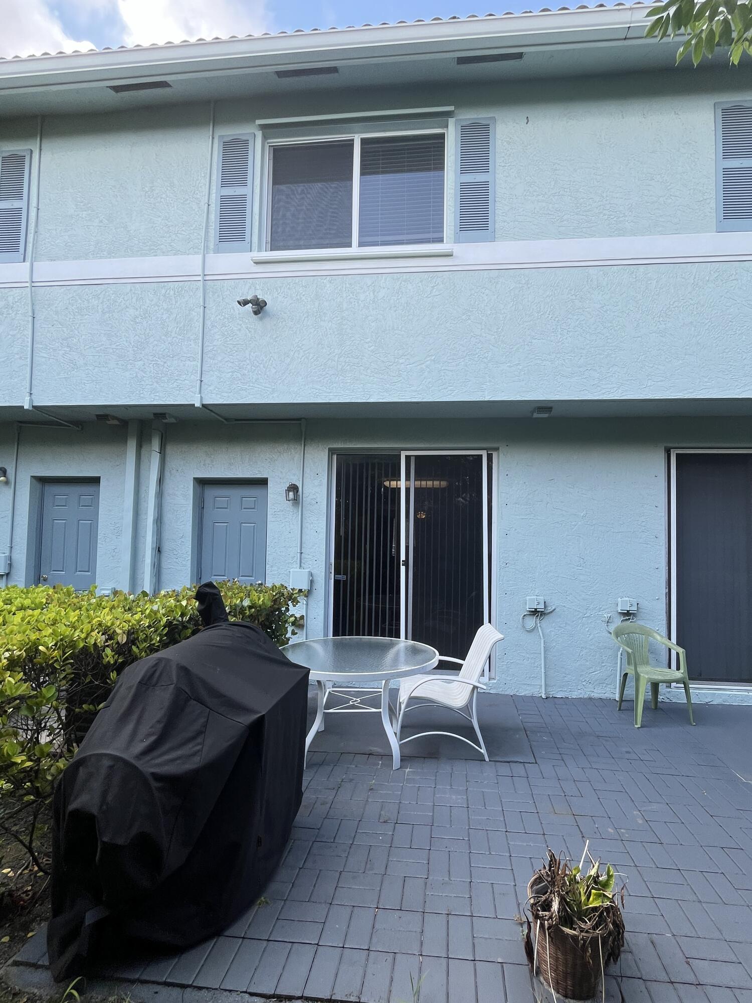 1910 Alamanda Way Riviera Beach, FL 33404 - Photo 2 of 15 IMG_6581