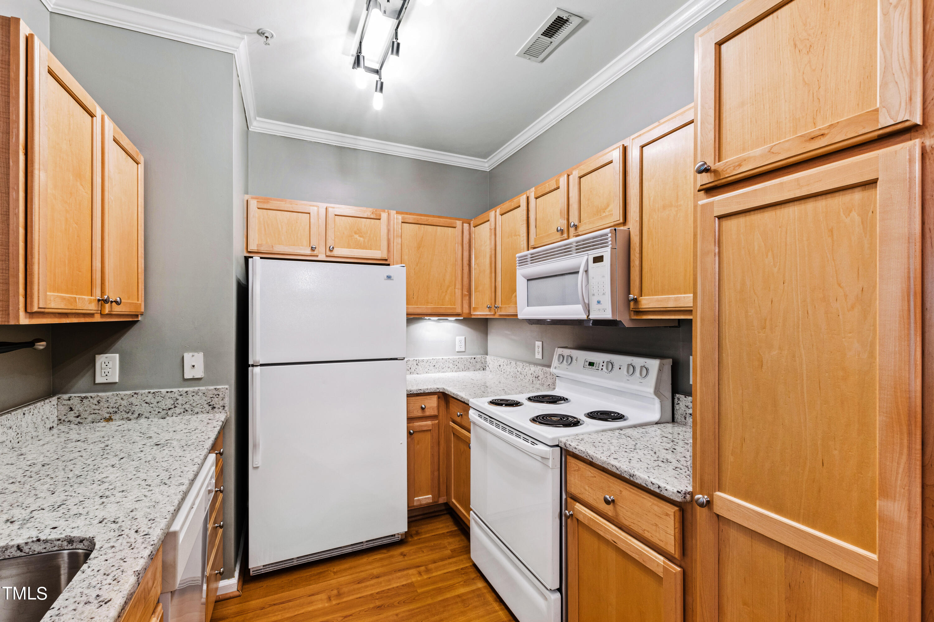 801 Moratuck Drive, Unit 207 Raleigh, NC 27604 - Photo 16 of 32 Kitchen