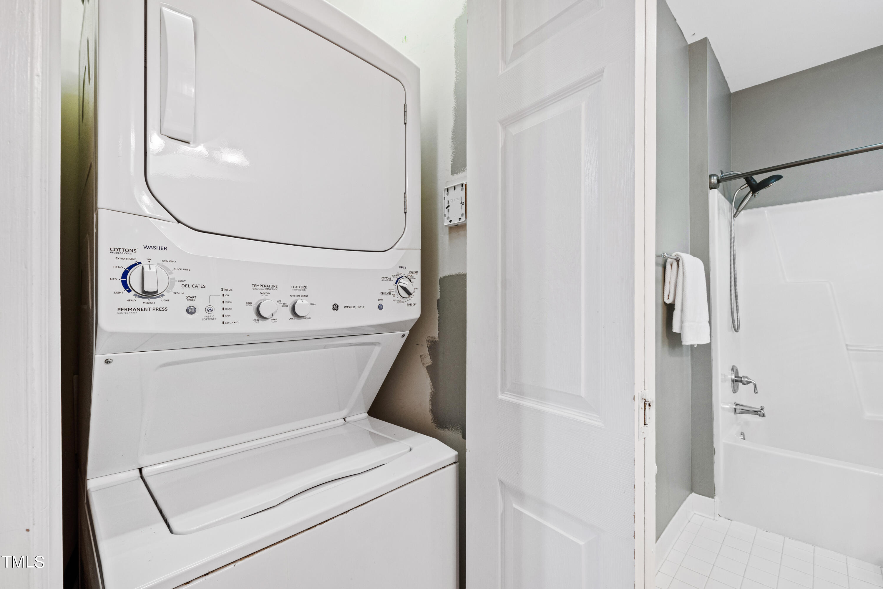 801 Moratuck Drive, Unit 207 Raleigh, NC 27604 - Photo 26 of 32 Laundry