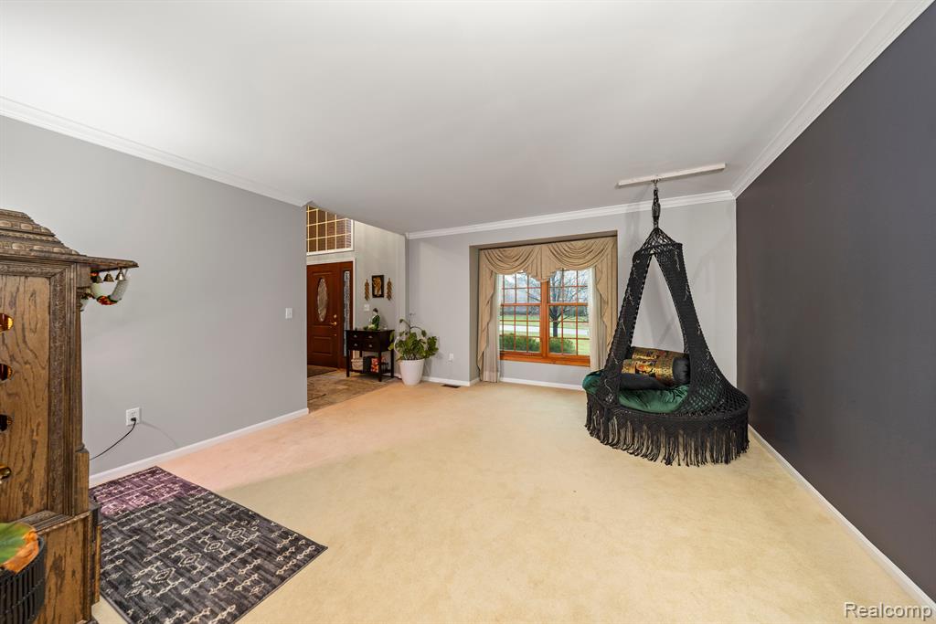 3945 Red Root Road Lake Orion, MI 48360 - Photo 5 of 54