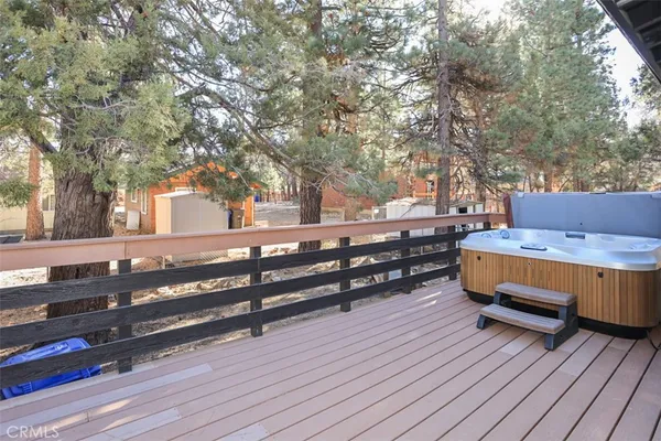 $399,950 | 537 Vista Avenue, Sugarloaf, CA 92386