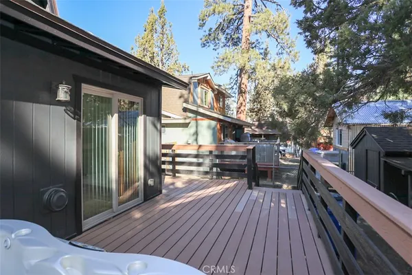$399,950 | 537 Vista Avenue, Sugarloaf, CA 92386