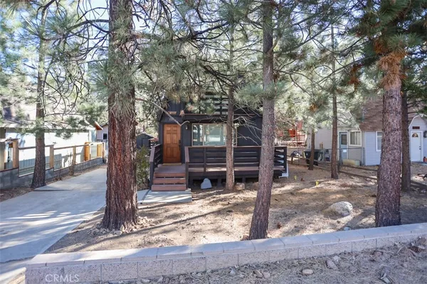 $399,950 | 537 Vista Avenue, Sugarloaf, CA 92386
