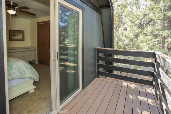 $399,950 | 537 Vista Avenue, Sugarloaf, CA 92386