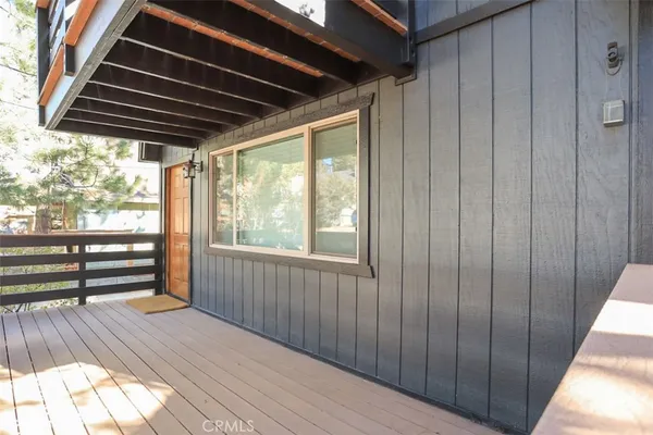 $399,950 | 537 Vista Avenue, Sugarloaf, CA 92386
