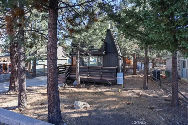 $399,950 | 537 Vista Avenue, Sugarloaf, CA 92386
