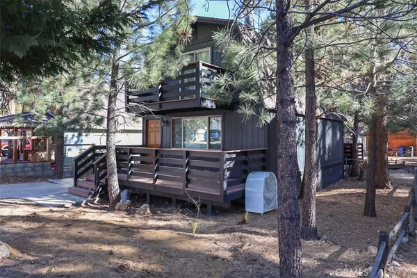 $399,950 | 537 Vista Avenue, Sugarloaf, CA 92386