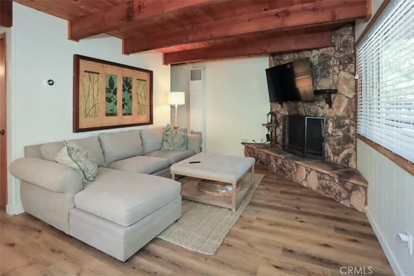 $399,950 | 537 Vista Avenue, Sugarloaf, CA 92386