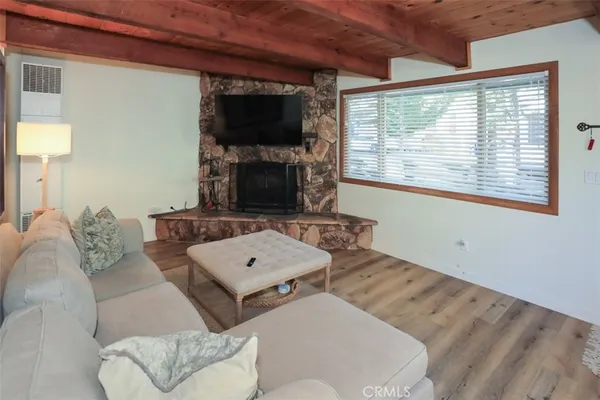 $399,950 | 537 Vista Avenue, Sugarloaf, CA 92386