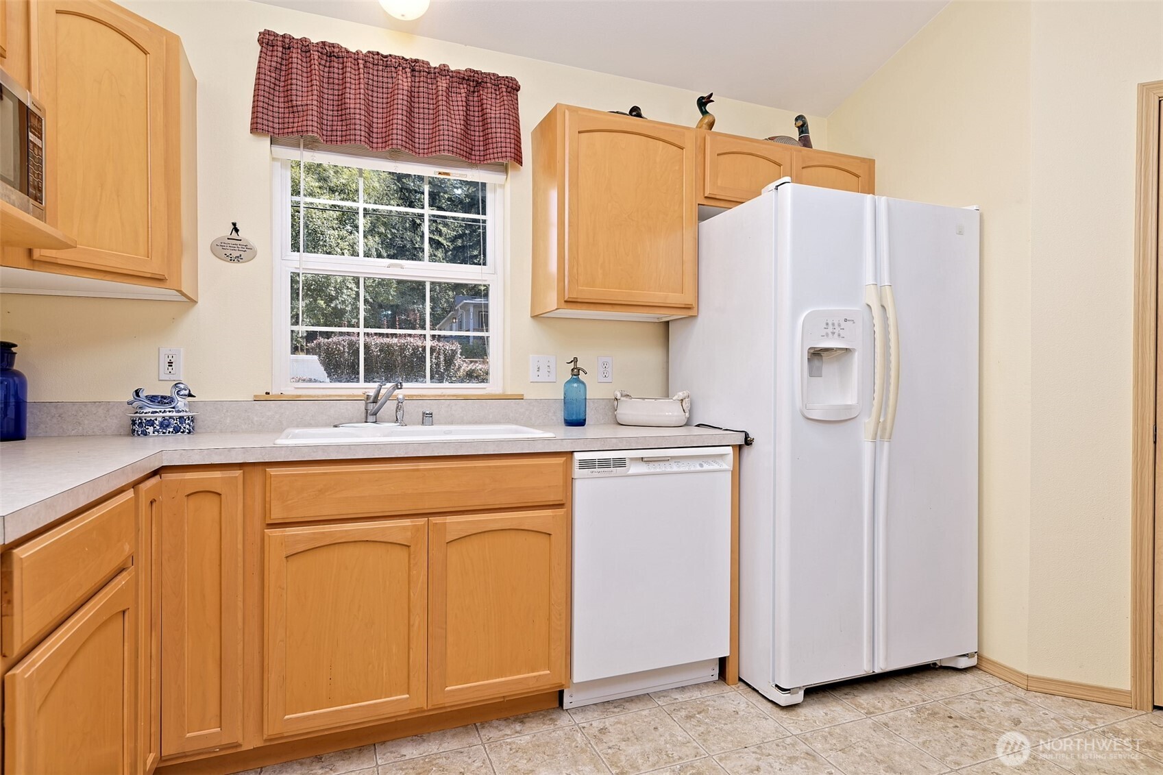 1091 E Trail Belfair, WA 98528 - Photo 18 of 31 a utility room with dryer and washer