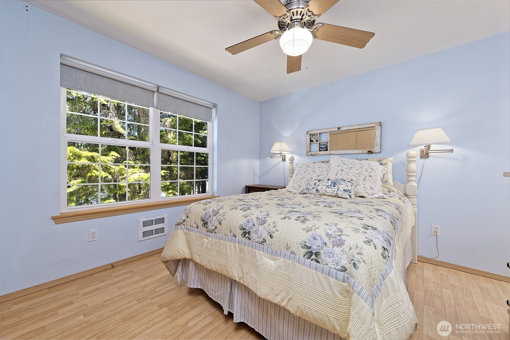 1091 E Trail Belfair, WA 98528 - Photo 20 of 31 a bedroom with a large bed and a window