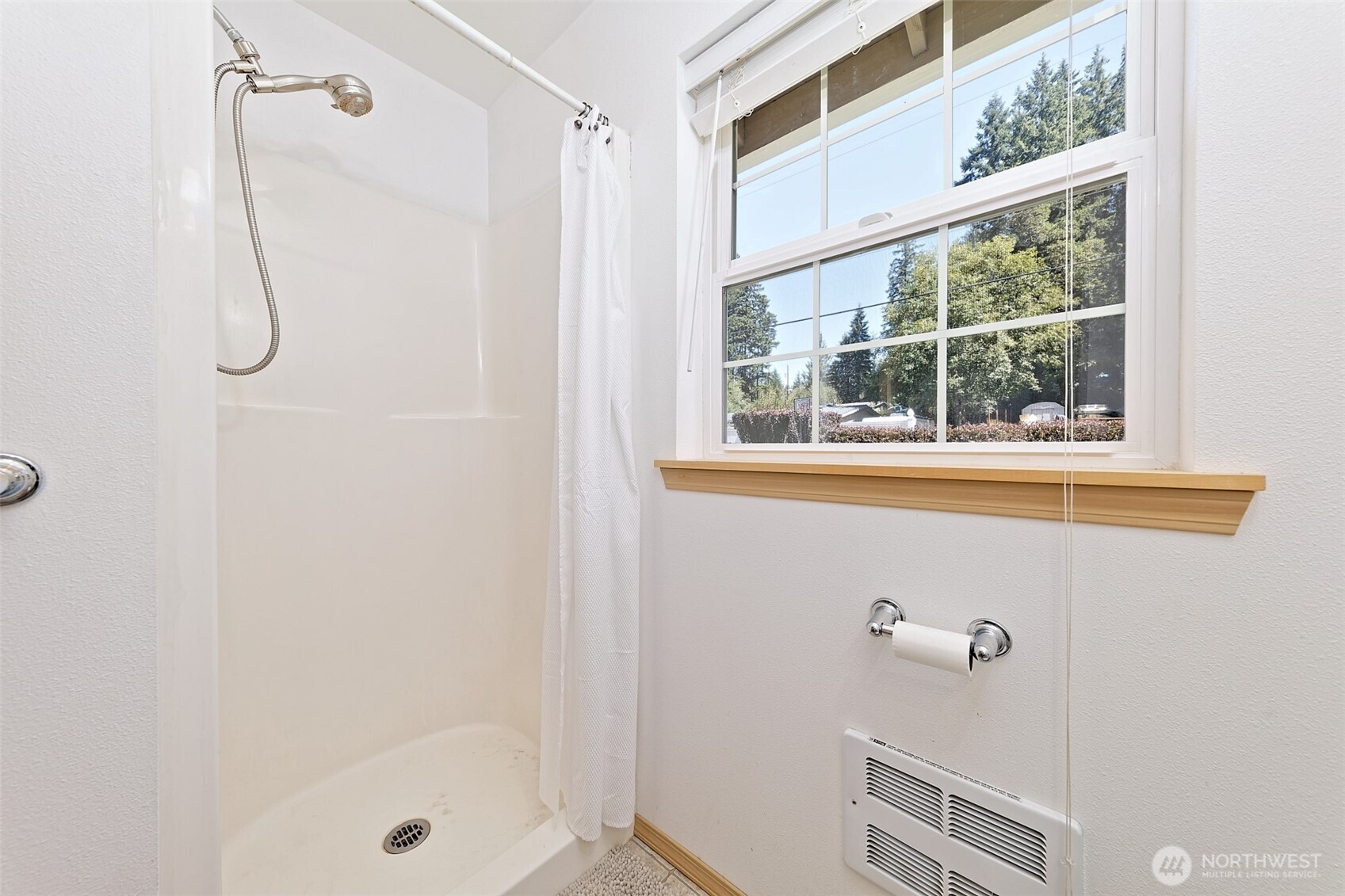 1091 E Trail Belfair, WA 98528 - Photo 24 of 31 a bathroom that has a shower and a window