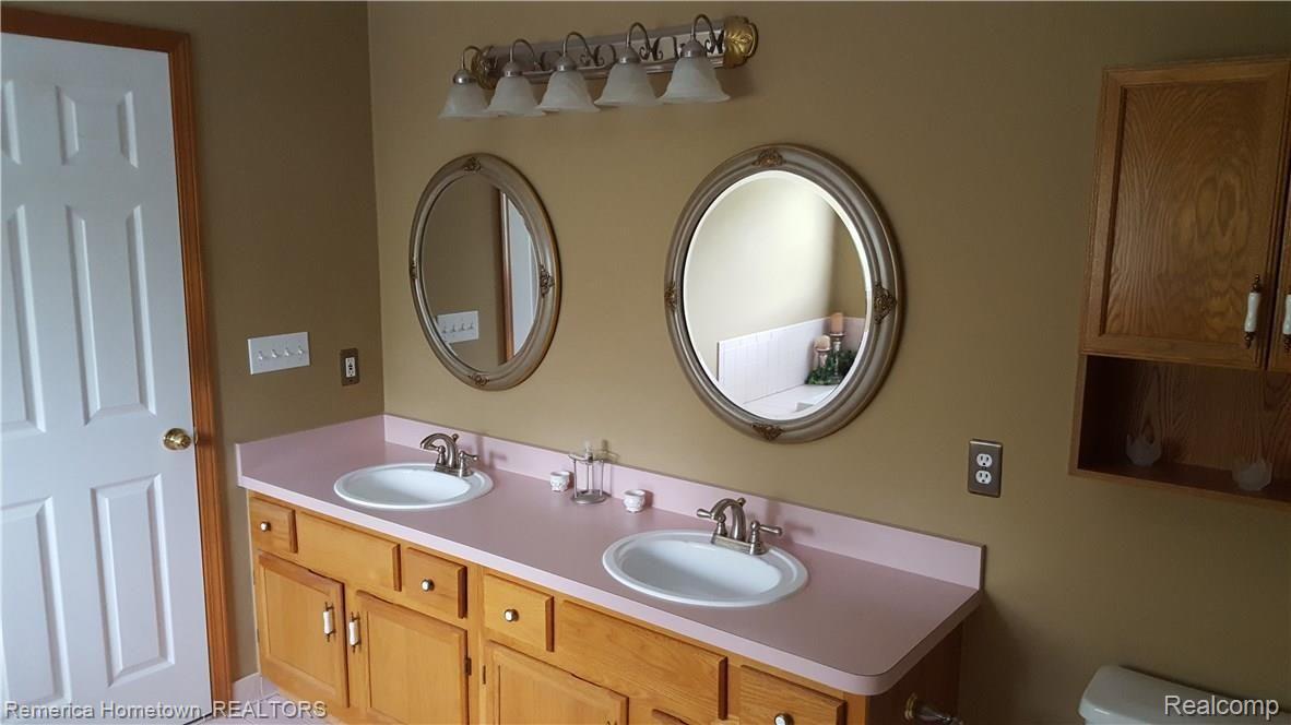 45146 Glengarry Road Canton, MI 48188 - Photo 20 of 36 45146 Glengarrywww.PilotRealtor.com