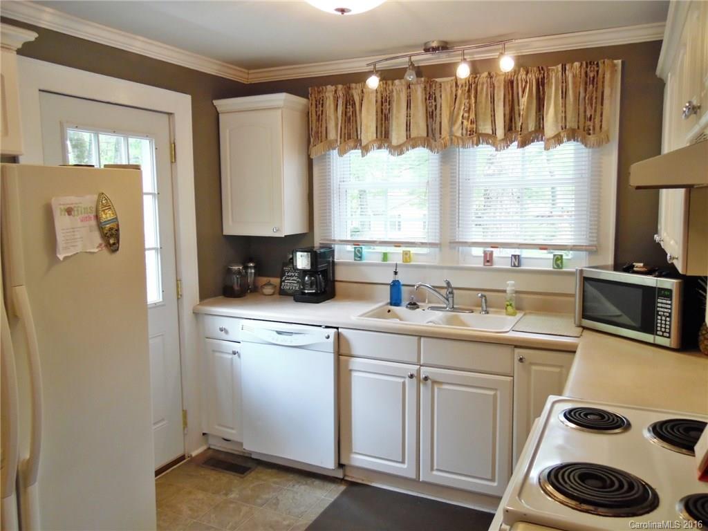313 Simrill Avenue York, SC 29745 - Photo 8 of 13 Gallery Image 8