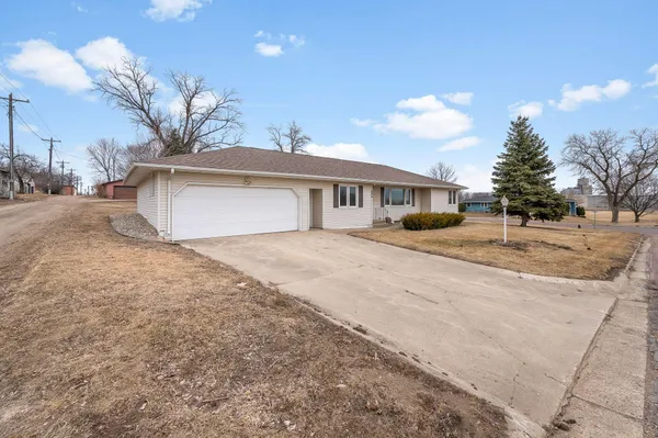 $152,500 | 204 1st Street, Welcome, MN 56181