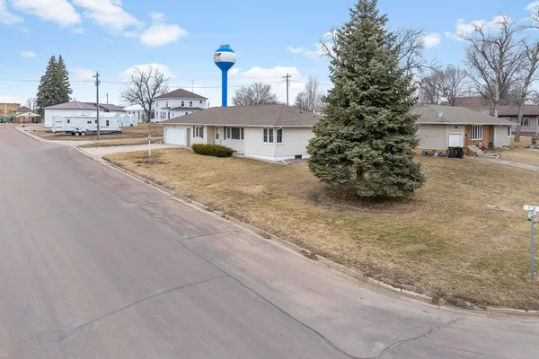 $152,500 | 204 1st Street, Welcome, MN 56181