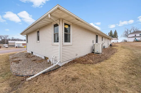 $152,500 | 204 1st Street, Welcome, MN 56181