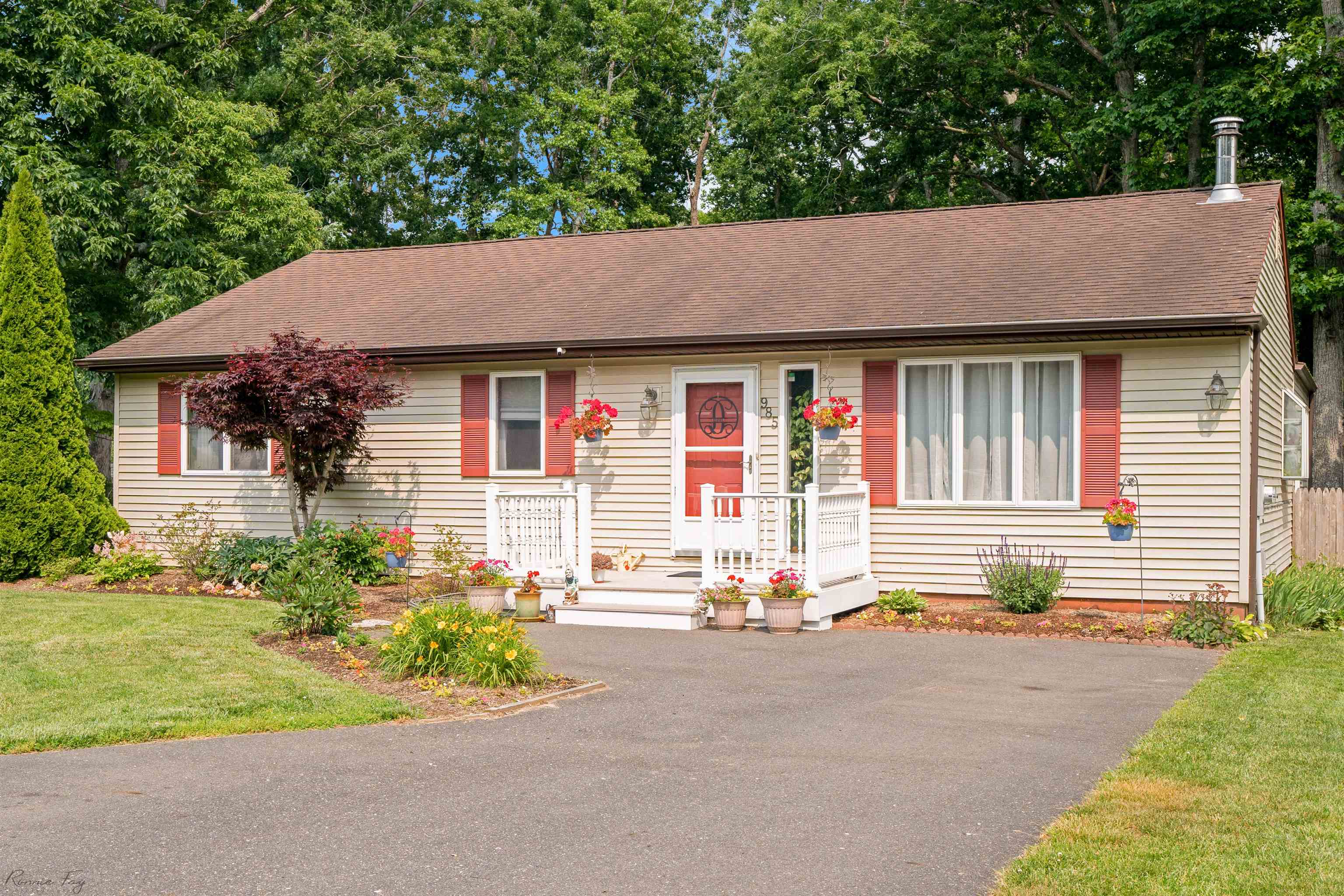 985 Tecumseh Road Erma, NJ 08204 - Photo 1 of 29 front view of house with a yard