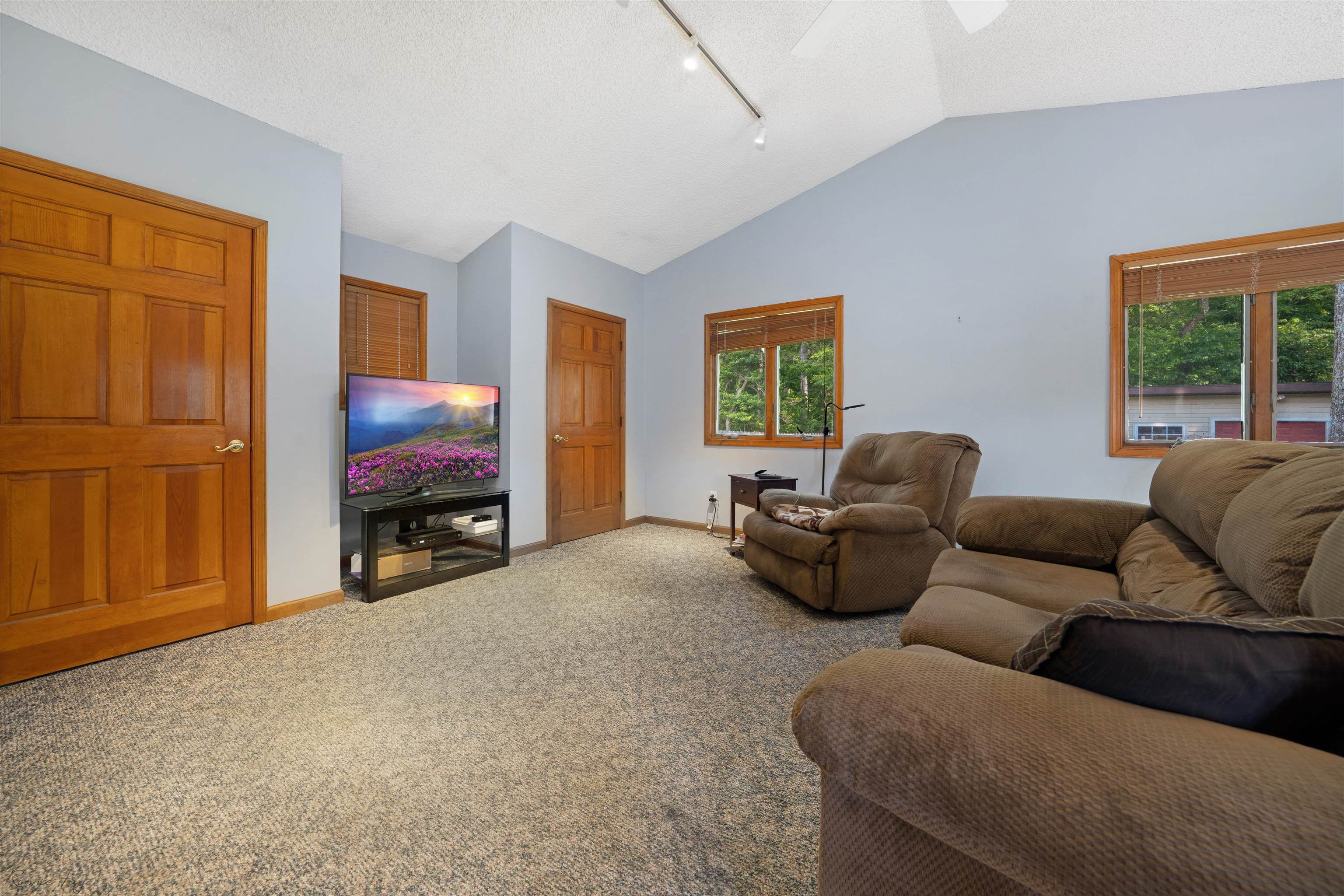 985 Tecumseh Road Erma, NJ 08204 - Photo 17 of 29 a living room with furniture and a window