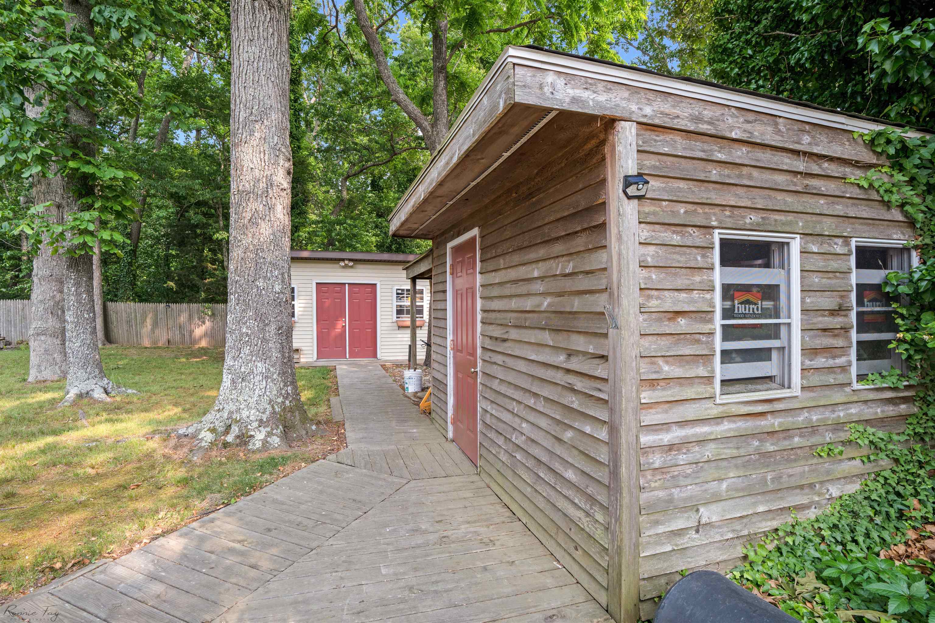 985 Tecumseh Road Erma, NJ 08204 - Photo 24 of 29 a backyard of a house with seating space