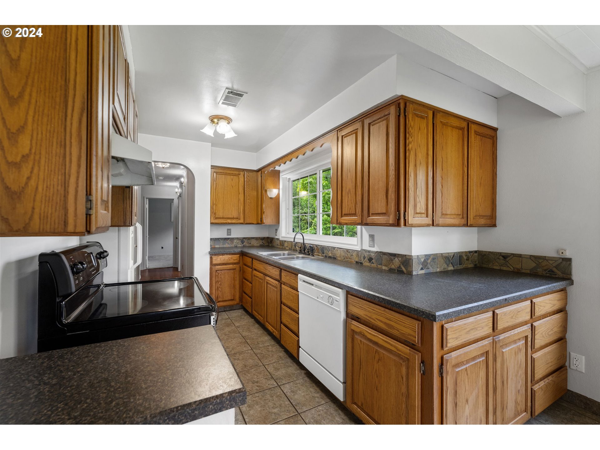 804 Holcomb Road Kelso, WA 98626 - Photo 8 of 35 Gallery Image 8