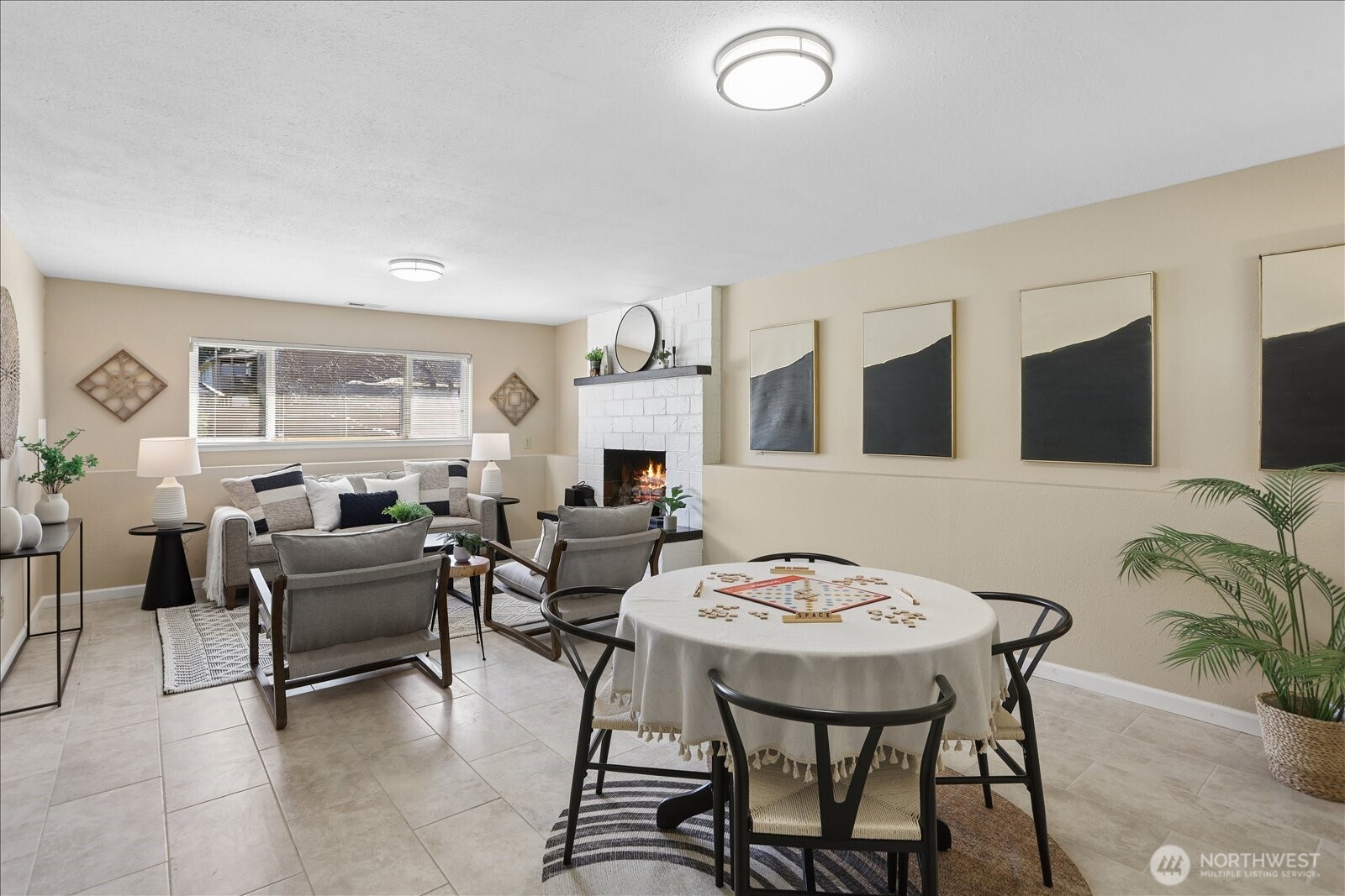 4629 128th Place Southeast Everett, WA 98208 - Photo 26 of 39 a view of a livingroom with furniture and a table