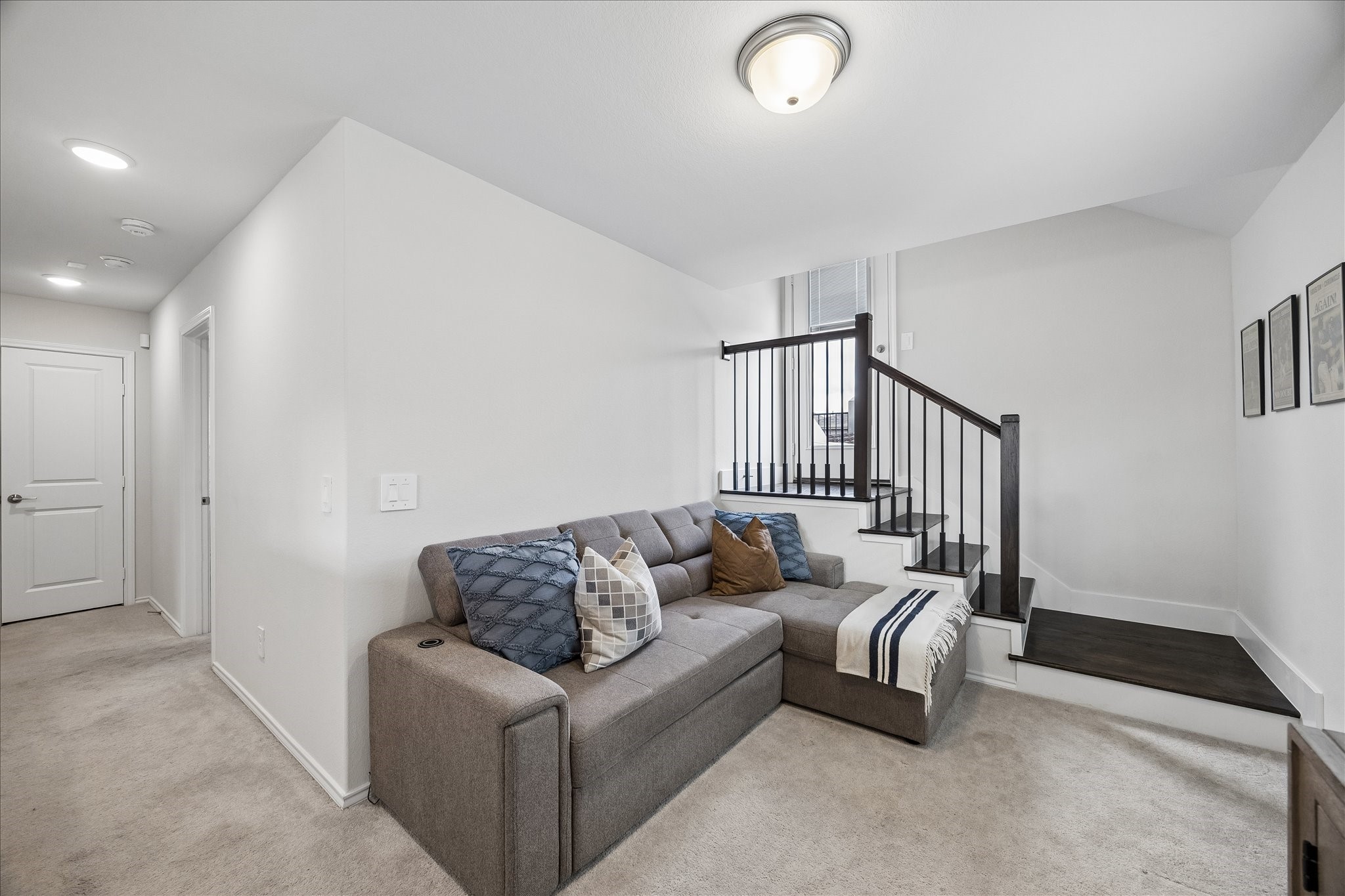 4026 Delta Rose Street Houston, TX 77018 - Photo 20 of 44 Upstairs loft conveniently located off secondary bedrooms and offering direct access to the rooftop terrace.