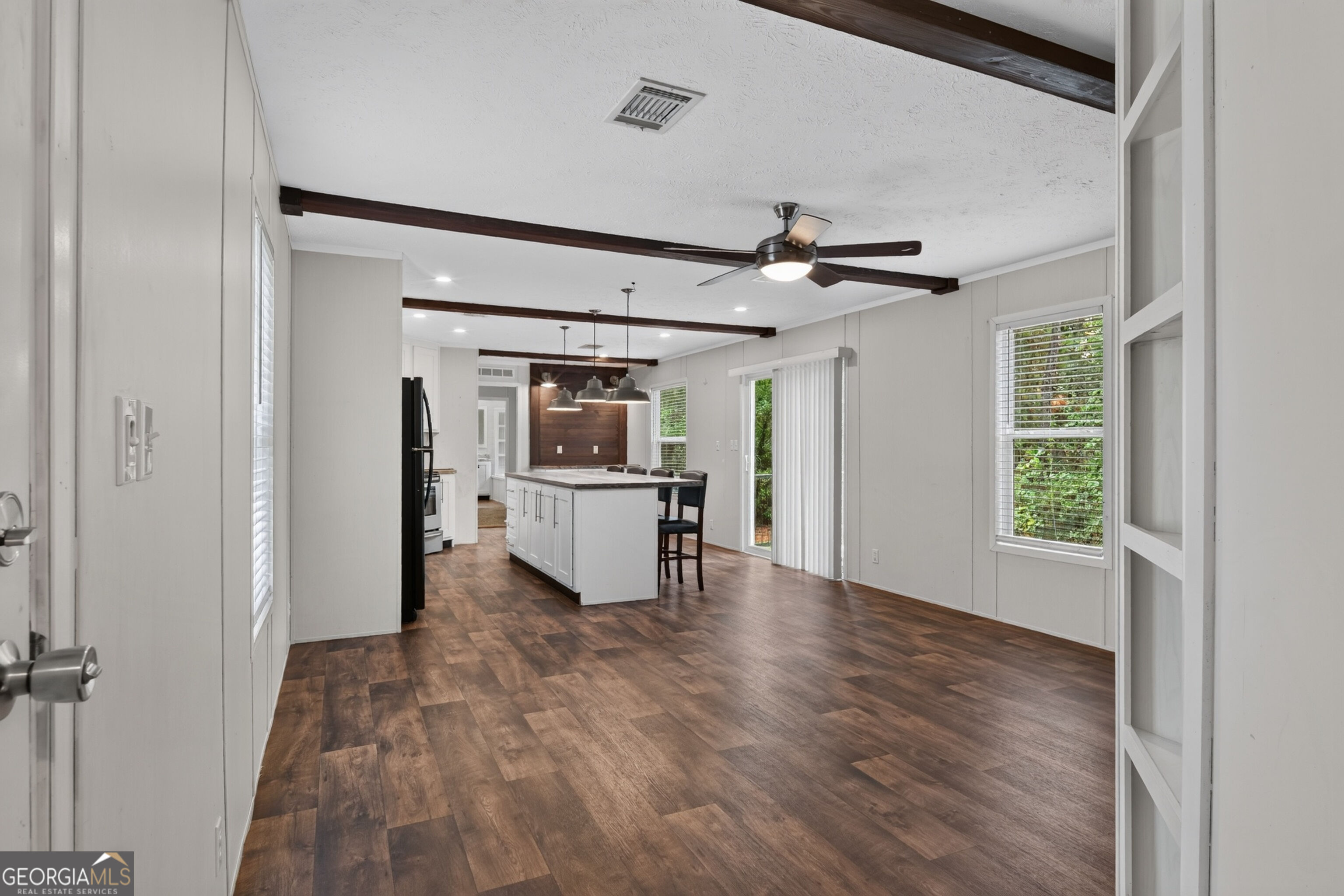 901 Joy Bluff Road Reidsville, GA 30453 - Photo 10 of 42 Matterport 3D Tour: https://my.matterport.com/show/?m=BquB9pKzPNf