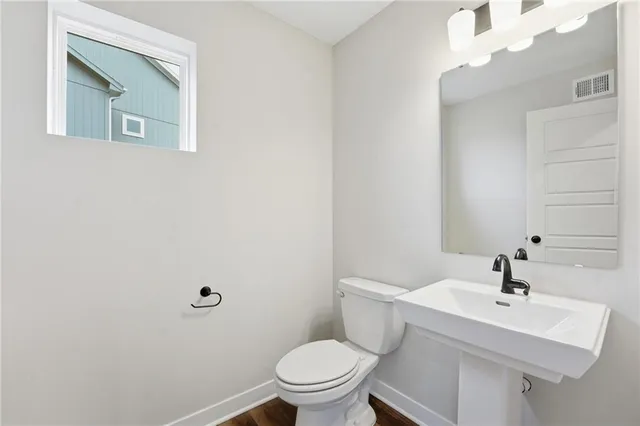 $371,143 | 1304 Southeast Windbreak Drive, Lee's Summit, MO 64081