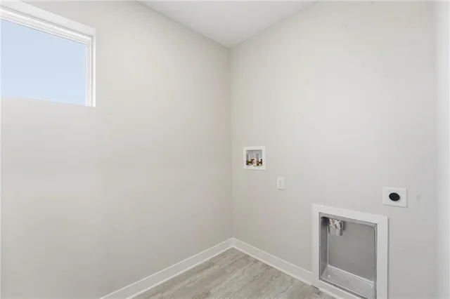 $371,143 | 1304 Southeast Windbreak Drive, Lee's Summit, MO 64081