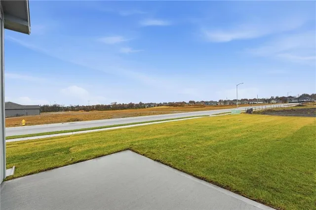 $371,143 | 1304 Southeast Windbreak Drive, Lee's Summit, MO 64081