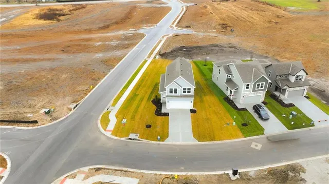 $371,143 | 1304 Southeast Windbreak Drive, Lee's Summit, MO 64081